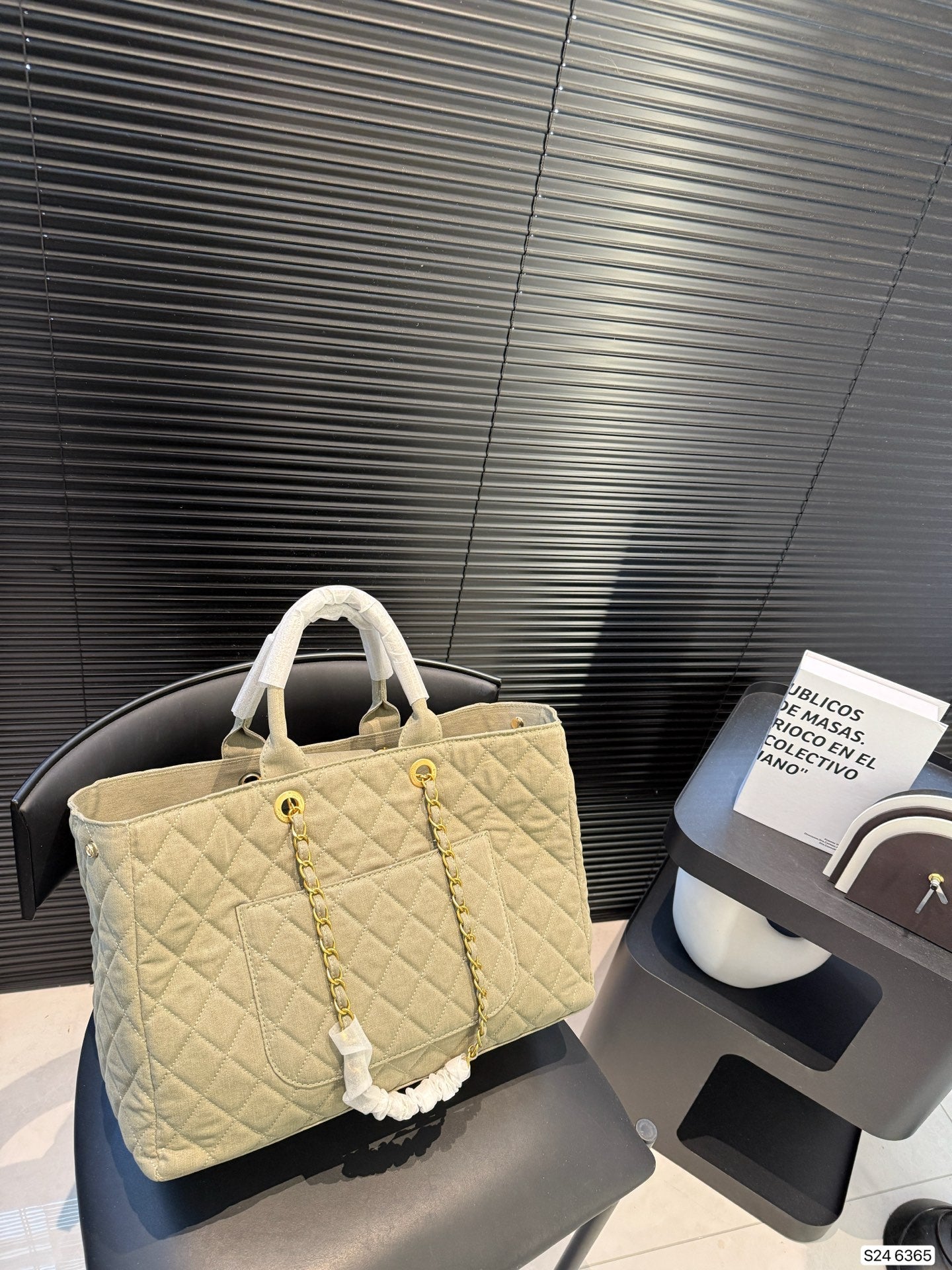 Chanel Denim Chain Bag  Adjustable Shoulder Handheld Tote  Large Travel Bag 38cm×27cm