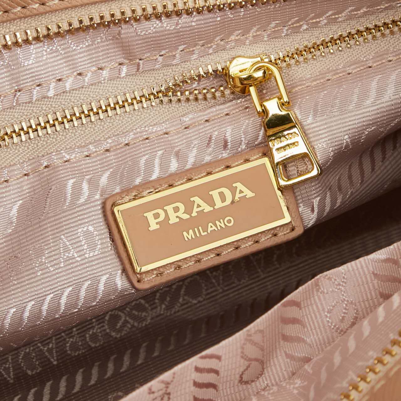 PRADA Limited Straw Tote Bag | 32cm Handwoven Beach Bag | Detachable Strap + Waterproof Lining | Summer Photoshoot Must-Have
