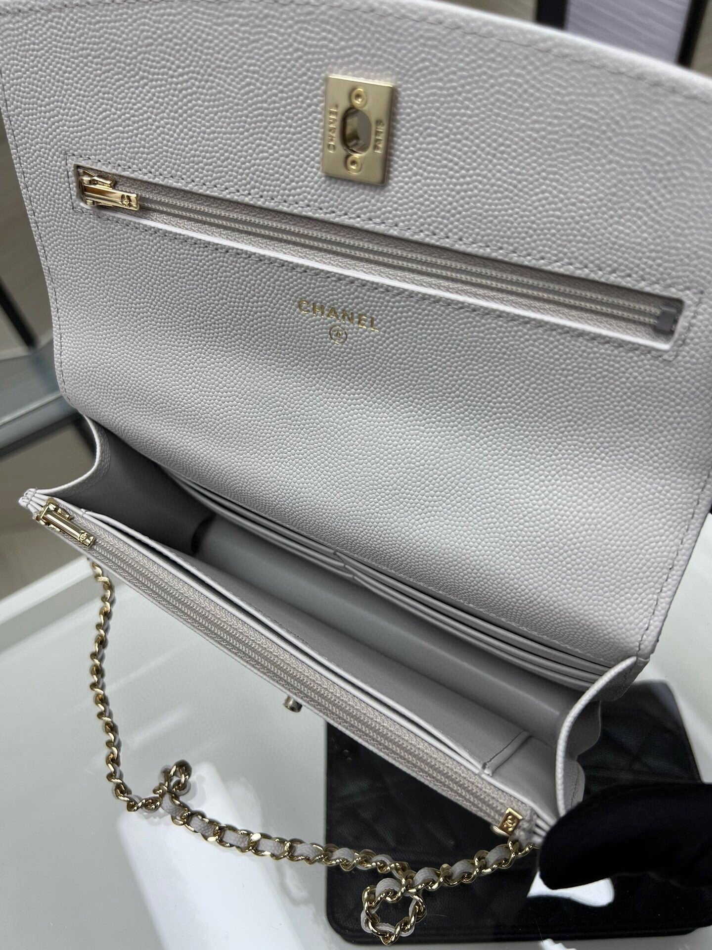Ohanel 25C Early Spring WOC Top Handle Logo Gold-Tone Chain Bag | 19cm Grained Calfskin | Shoulder/Crossbody/Hand Carry