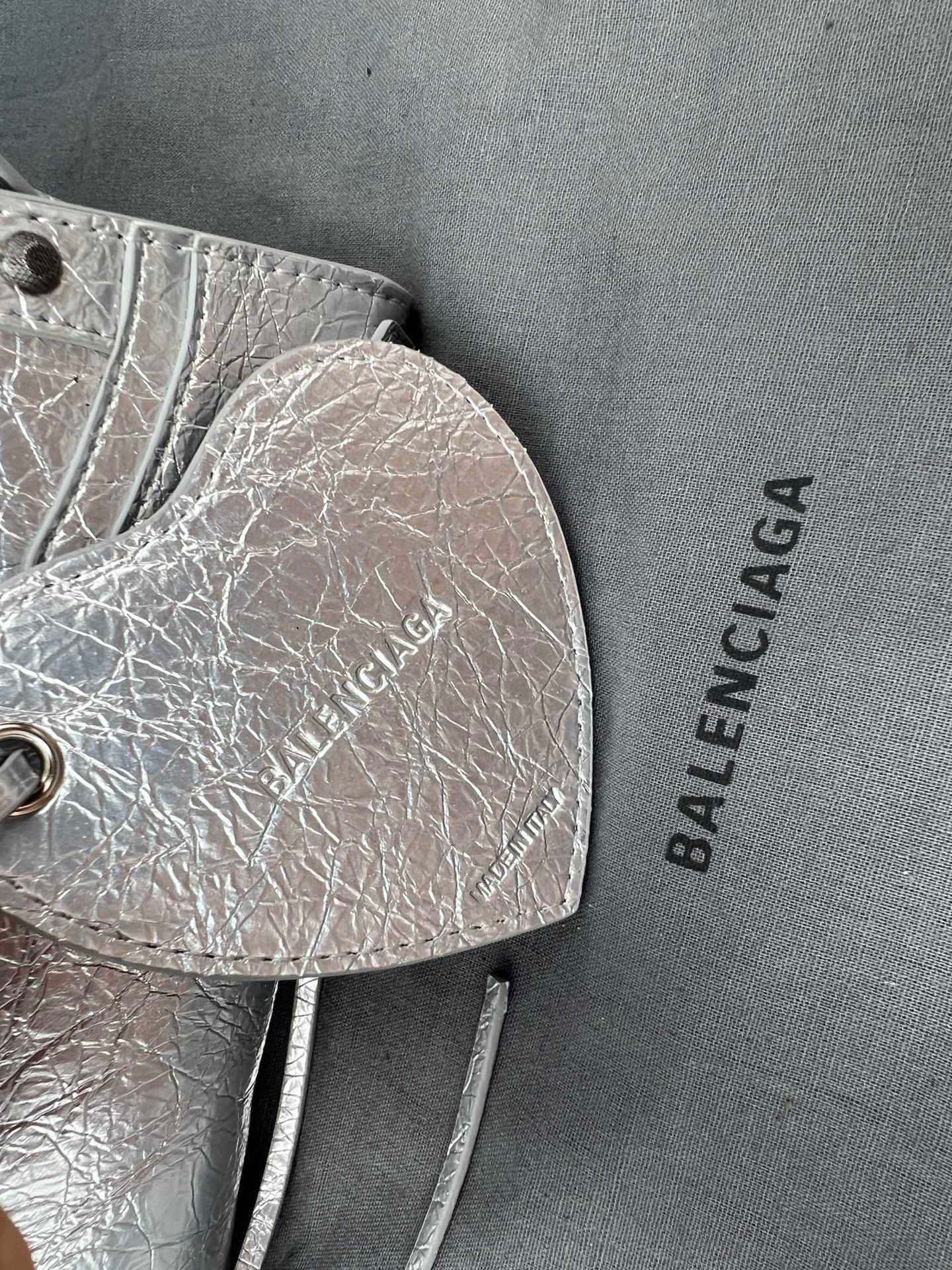 Sliver Paris Neo Cagole Biker Bag 2023 - Edgy Heart Mirror Bucket Bag | 26cm Statement Piece