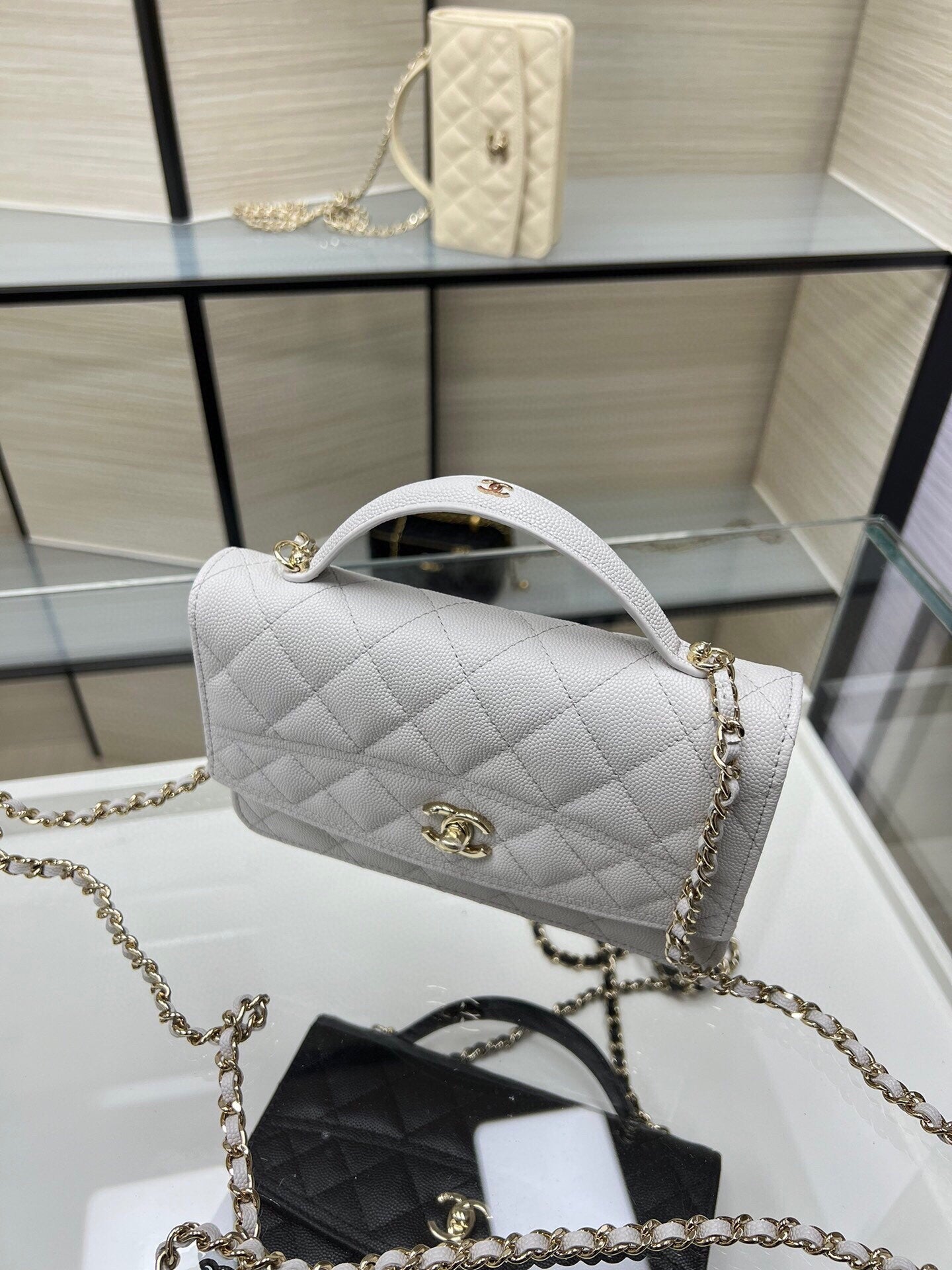 Ohanel 25C Early Spring WOC Top Handle Logo Gold-Tone Chain Bag | 19cm Grained Calfskin | Shoulder/Crossbody/Hand Carry