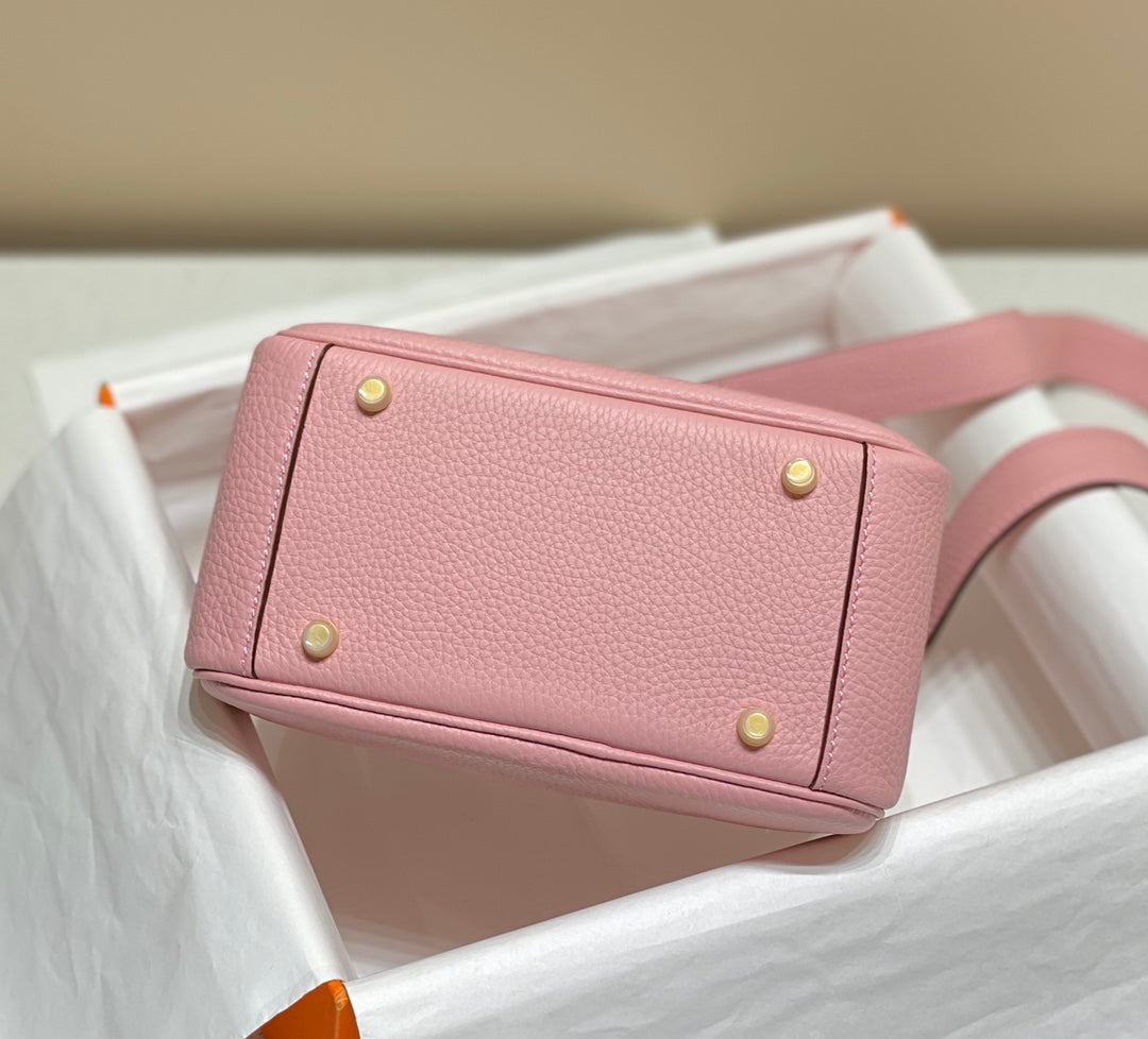 Hermès 𝕃𝕚𝕟𝕕𝕪 𝟭𝟵𝕔𝕞 Mini Bag "Milkshake Pink Gold" - Compact & Spacious, Handcrafted Luxury