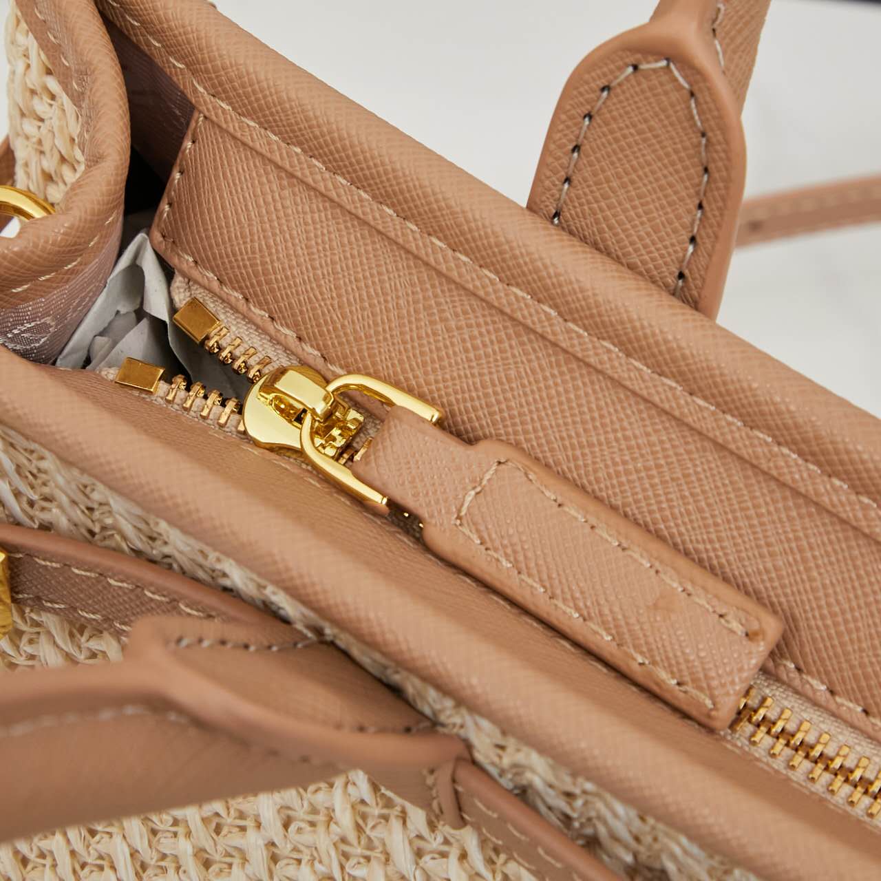 PRADA Limited Straw Tote Bag | 32cm Handwoven Beach Bag | Detachable Strap + Waterproof Lining | Summer Photoshoot Must-Have