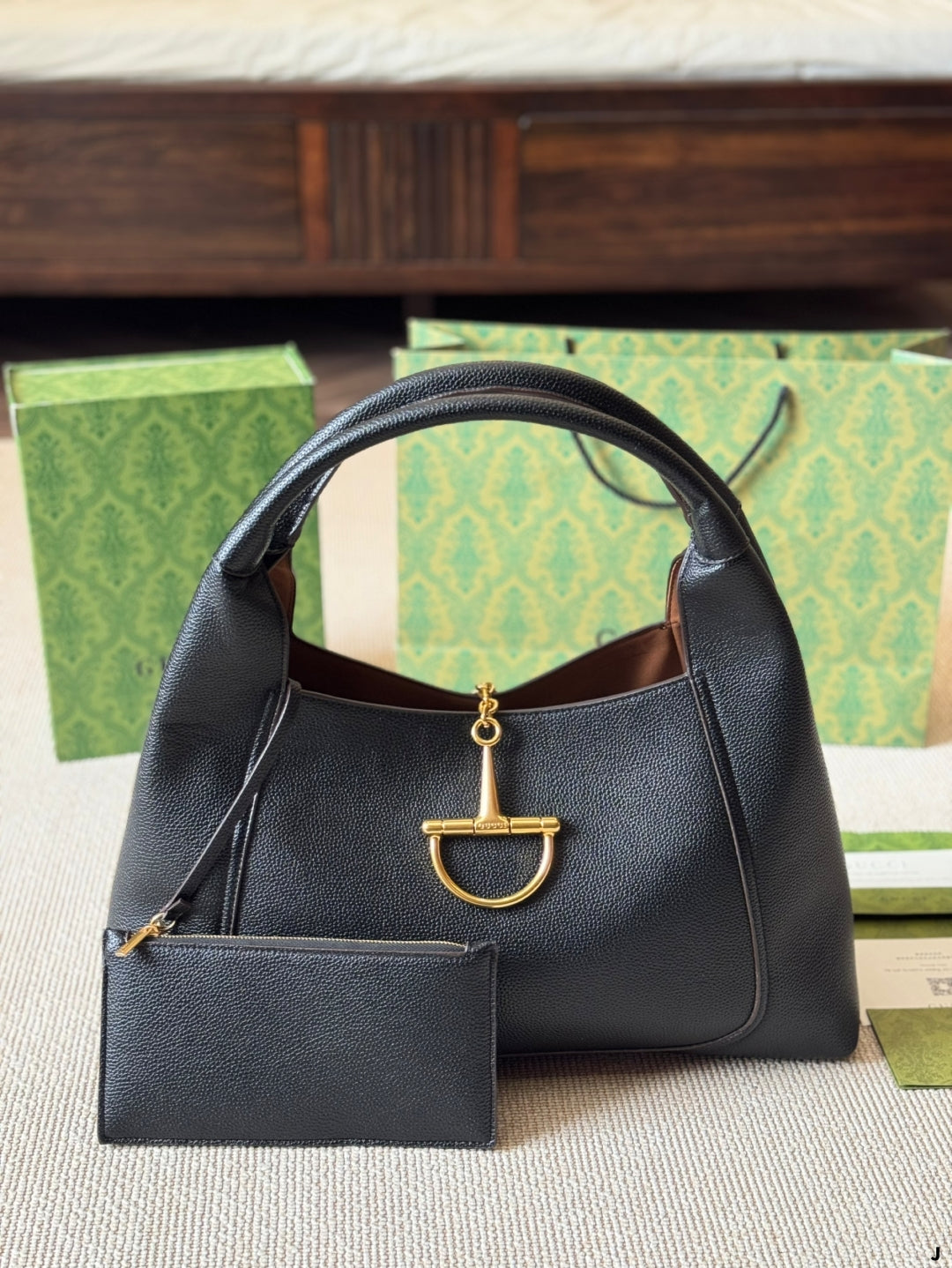 Gucci Softbit Horsebit Bag – Cloud-Like Design Spacious & Effortless Style Large 43x25cm/Small 25x17cm