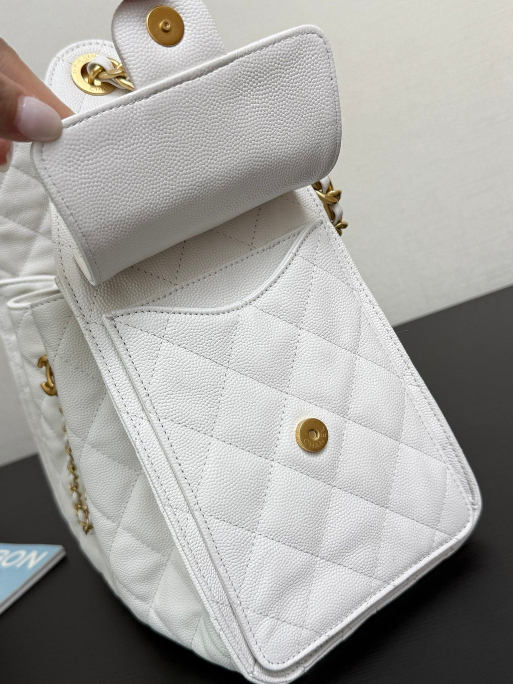 2023 HOT SALE Genuine Leather HOBO Bag Adjustable Chain Bucket Crossbody Bag with Side Pockets Large Capacity Travel Tote (30*26*14cm)