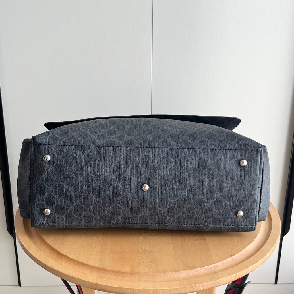 Gucci Luxury Diaper Bag – Spacious 44×28×14cm Tote with Side Pockets Foldable Mat & Adjustable Strap Unisex Design