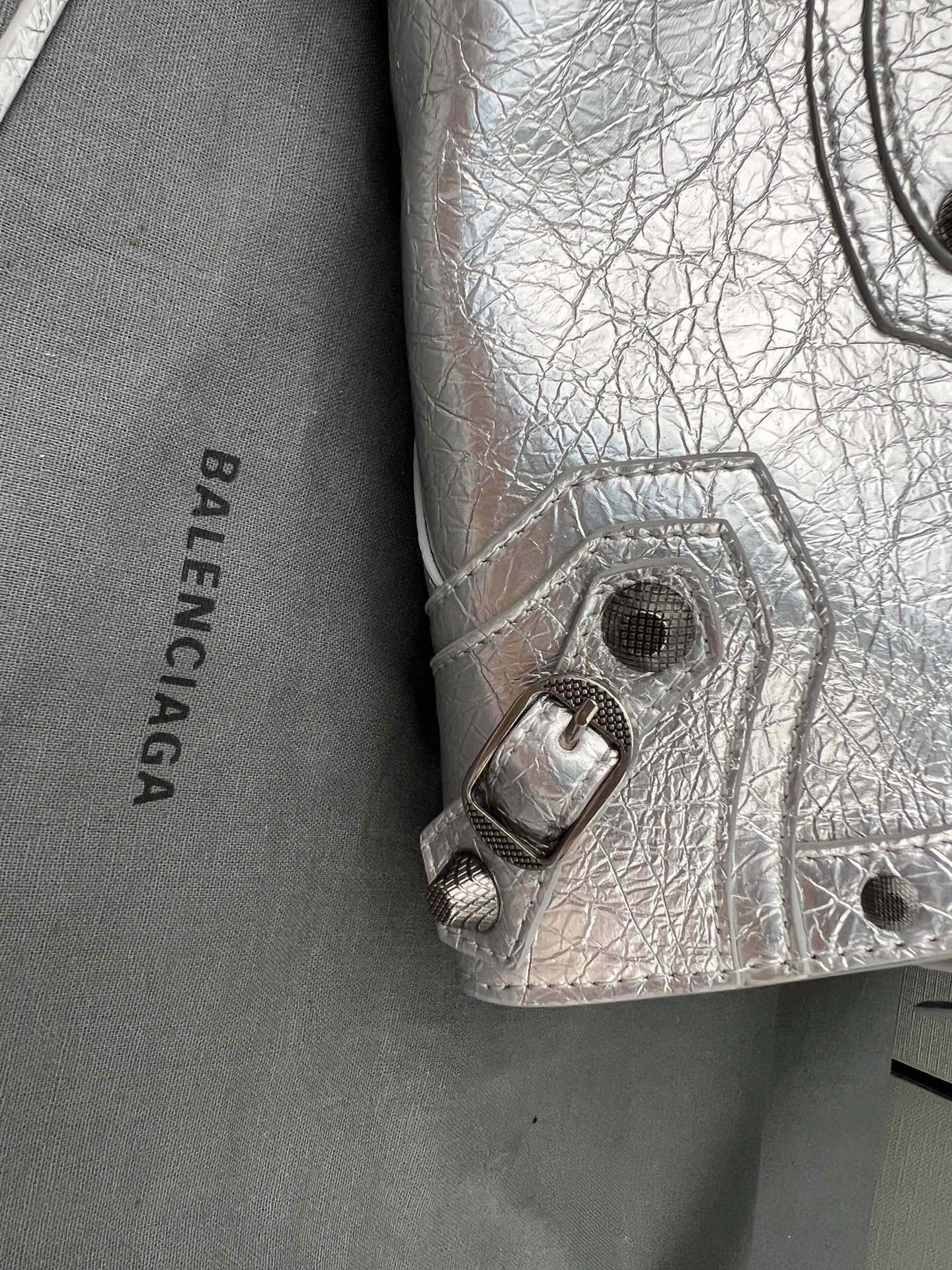 Sliver Paris Neo Cagole Biker Bag 2023 - Edgy Heart Mirror Bucket Bag | 26cm Statement Piece