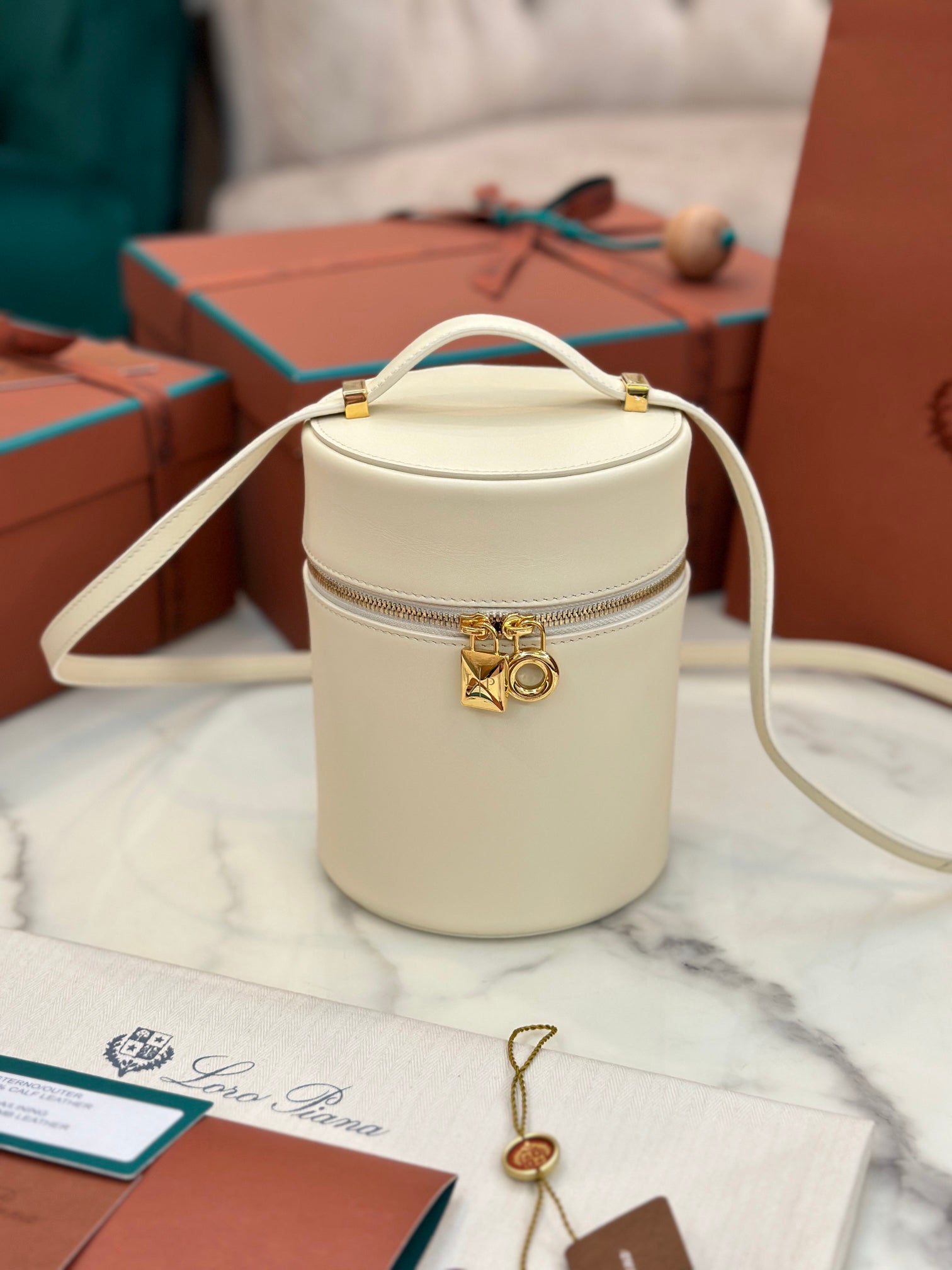 Loroana Extracase Round Barrel Bag  Italian Genuine Leather Palm Grain Steel Hardware 12*12*16cm