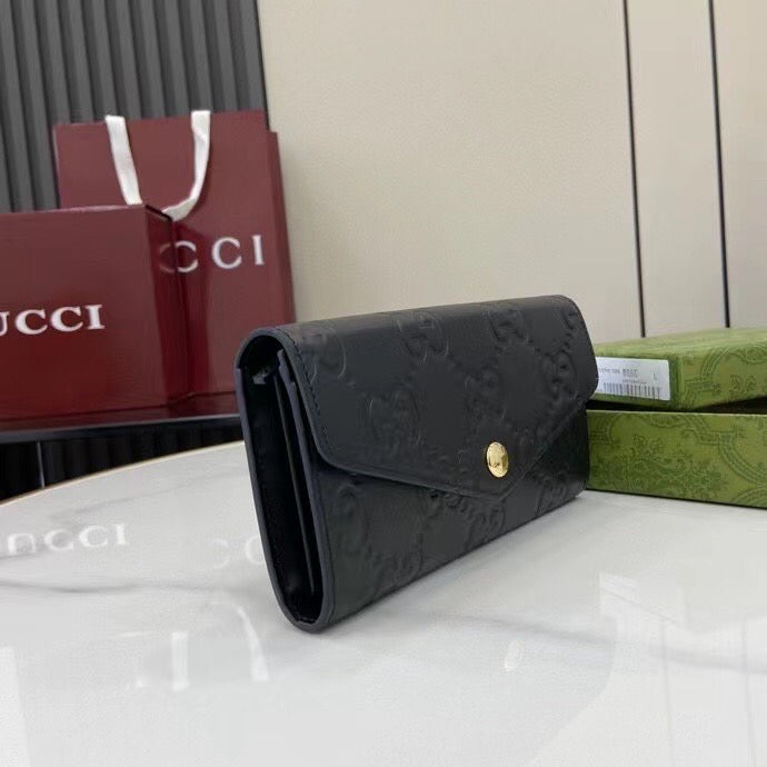 Gucci GG Monogram Long Wallet  Black Pebbled Leather with Antique Gold Closure  19x10x3cm