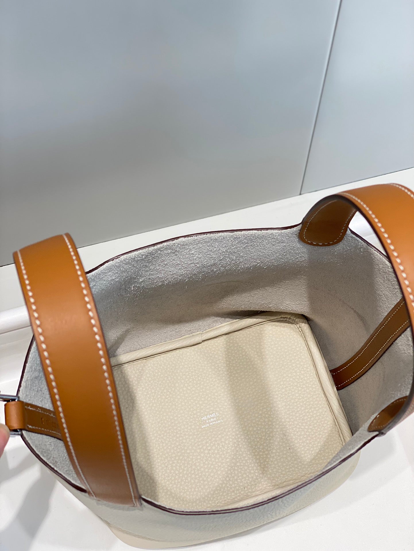 Hermès Picotin Lock 18cm Milkshake White Gold Brown Bucket Bag - Classic Two-Tone Luxury Handbag