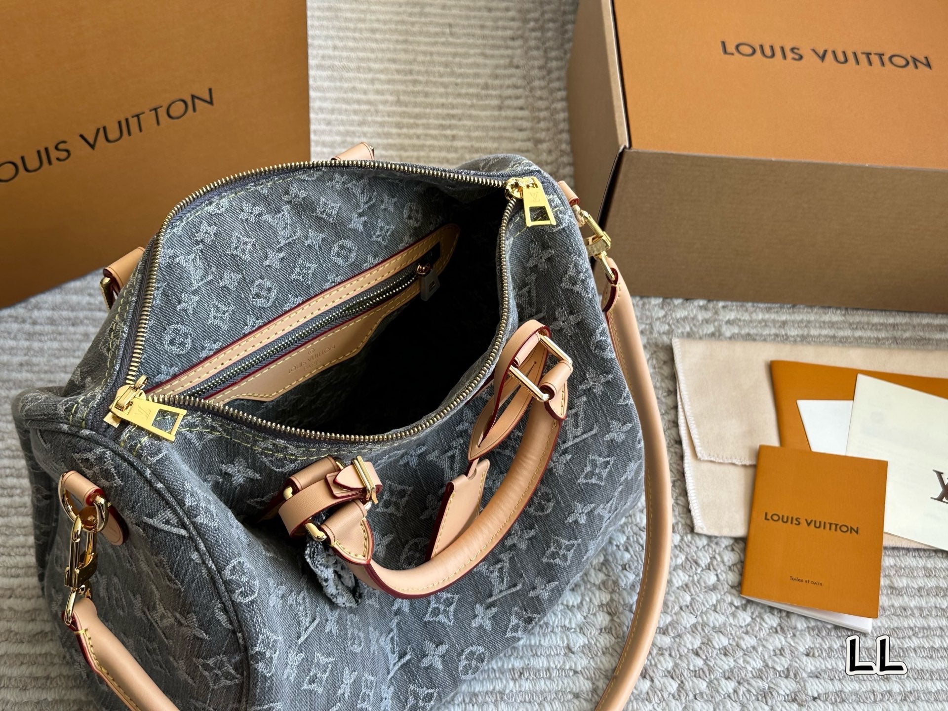 Louis Vuitton 2025 New SPEED0 Pillow Bag 30cm | Original Hardware, Foldable Gift Box & Stylish Strap